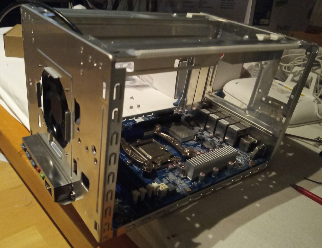 XPC cube SW580R8 Moded for TrueNAS in Use with QNAP TL-D800S 8 Bay