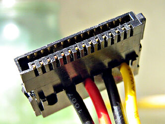 1280px-SATA_power_cable